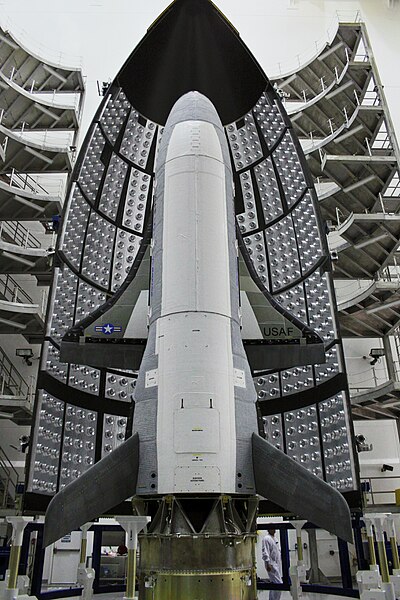 400px-boeing_x-37b_inside_payload_fairing_before_launch.jpg